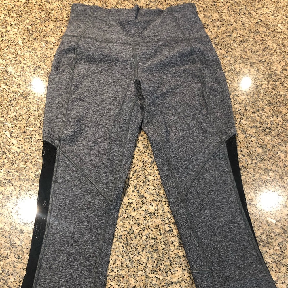 Lululemon crop leggings with mesh detail - Picture 7 of 9